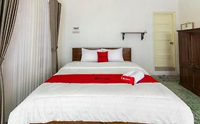 Reddoorz Syariah Near Titik Nol Guest House 2*
